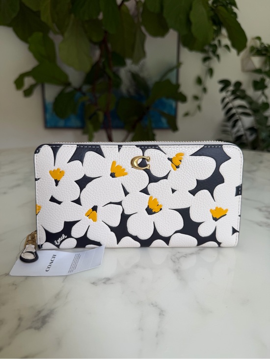 Coach Handbags - NWT COACH Accordion Zip Wallet With Floral Print CR549 Chalk Black Yellow Brass